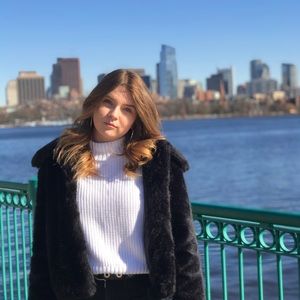 Meet your Posher, Ariana